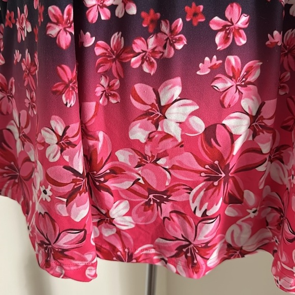 Black with Bright Pink Abstract Pattern Size Medium - Picture 6 of 9